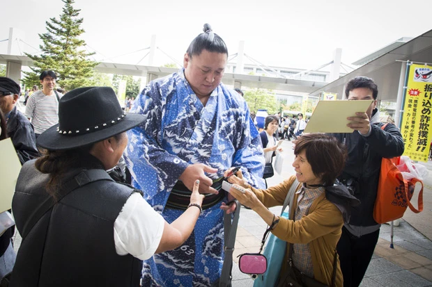 画像 写真 ４０代でも勝ち越し 旭天鵬 悲しいときも悔しいときも 飲んで食べて 歌ってはしゃいで それでいいんだよ 週プレnews