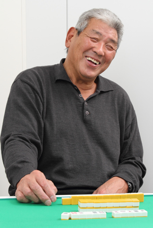 大学時代に覚えて50年、麻雀の面白さを語る“世界の荒鷲”