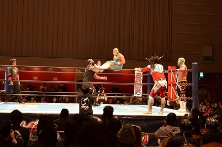 変な日本語を話すが技は超一流のマスカラ・ドラダは新日本所属が発表され、ますます人気者となるか！＠京都大会