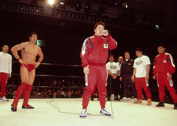 長年にわたり共に闘ってきた安生洋二も3月19日、ついに引退した(写真は1996年12月27日、UWFインターナショナル最後の大会)。