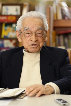 「現役、OB問わず、日本の最強イレブンを選んでください」とお願いすると、「難しいけど…昔の人間だからストライカーは釜本。今の選手と比べるなら、足の速い本田という感じ」