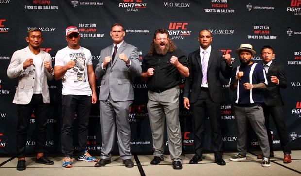 ジョシュの右は対戦相手のロイ・ネルソン。山本“KID”徳郁、堀口恭司ら日本のトップファイターも多数出場する