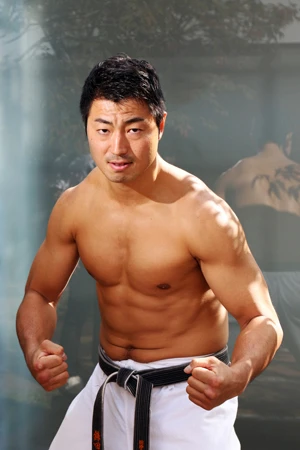 見よ、鎌田選手の肉体美！