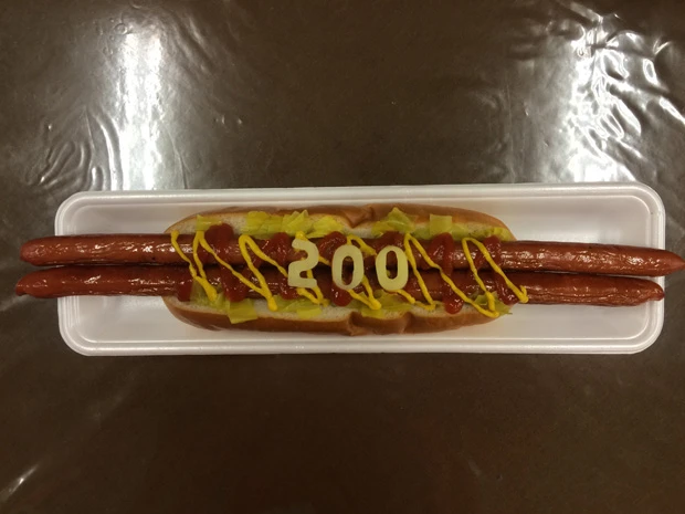 マツダスタジアム近くの「弘法市スタジアム広島」では早くも200勝記念メニューがスタンバイ