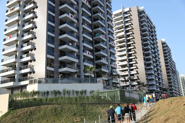 日本選手村では、福原愛が故障したトイレを2回直す事態が