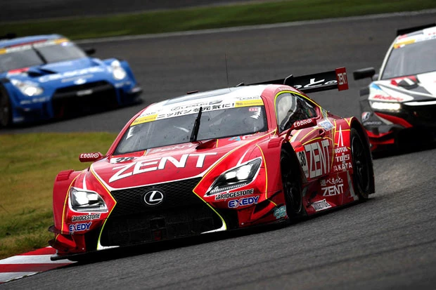 予選8位だったものの、レース序盤から見事に挽回した立川祐路&石浦宏明のレクサスRC Fが優勝。ドライバーズランクでも2位に浮上した