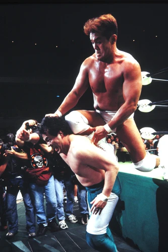 2001年7月27日、日本武道館で三沢を破りGHCヘビー級王座を初載冠。同王座には合計3回戴冠した