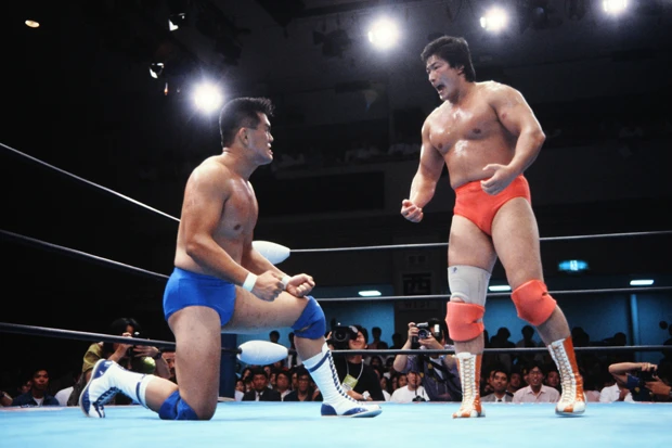 1992年9月17日、デビュー戦はセミファイナルという破格の扱いで、あの小橋建太を相手に接戦を展開してみせた