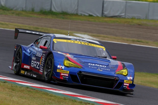 スバルBRZは安定感抜群のレースを展開。終盤は雨に見舞われたが、圧倒的な速さで快勝した。今季初勝利の勢いに乗って、次戦でスバルBRZは連勝に挑む!