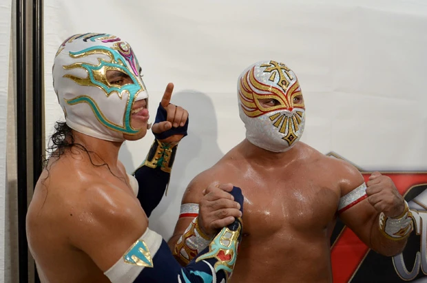 ファンタスティカマニアでもお馴染みのティタンと息の合った同時空中殺法を見せた!