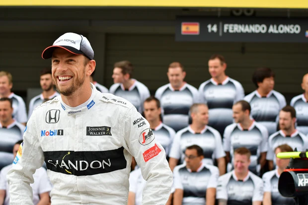 来季は新人バンドーンにシートを譲るバトン。しかしチームにはリザーブドライバーとして残留。バンドーンの結果次第では復帰も?