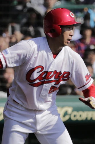 「昨日、食事に行ったら偶然イチローさんがいて挨拶したんですけど、そっちのほうが緊張しました(笑)」というカープのベテランは、外野とキャッチャーをこなす。「キャッチャーもできるのが自分の武器。でも正直疲れました(笑)」