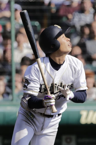 週プレのグラビアでも大変お世話になった木口亜矢さんの旦那さん。「簡単にアウトにならない、粘りの打撃で広角的にも打ち分けられる」というキャッチフレーズどおり、この日は5打席2安打1四球と結果を残した。まだ23歳