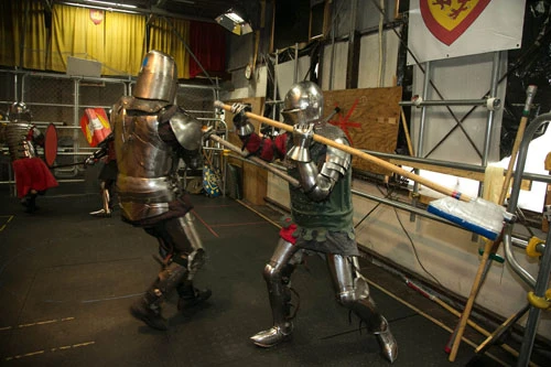  長い柄のついた斧は一撃一撃が他の武器より重たいそう