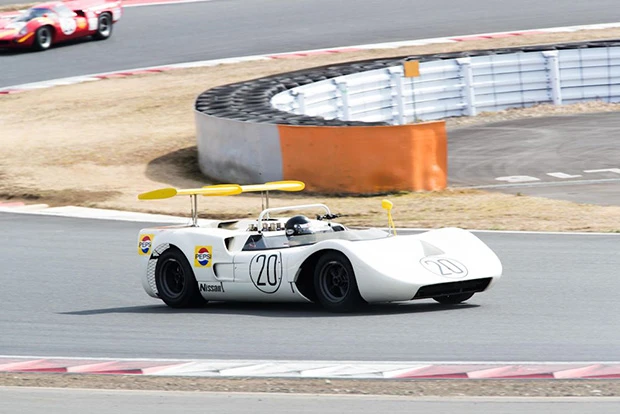 ワークス対決時代、１９６８年の日本グランプリを制したニッサンＲ３８１が往年のニッサンワークスドライバー、北野元のドライブで現代の富士を走る！