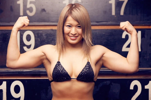 「素顔 紫雷イオ写真集」女子プロレス 日本女子プロレス界の顔”紫雷イオ、スターダム退団…WWE行きが