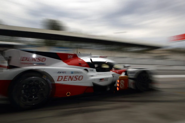 減速時に急速充電を行ない、ためた電気は加速時に急速放電してマシンをアシスト。ル・マンのサーキットでは1周当たり、8MJという大容量の急速充放電を行なう