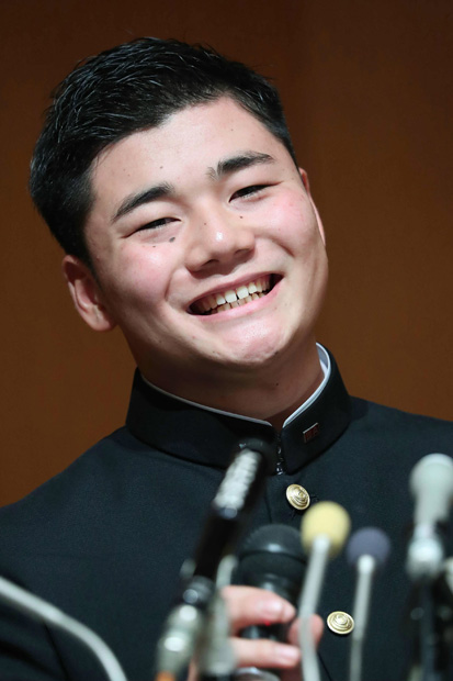 ドラフト後の会見で「やっとスタートラインに立てた」と語った清宮。日本ハムの育成システムがしっかりしているのは心強い