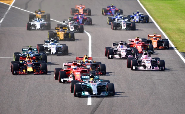 予選でシューマッハが持つコースレコードを１１年ぶりに更新したハミルトン。スタートを決め、トラブルを抱えながらも鈴鹿で初のポール・トゥ・ウィンを飾った