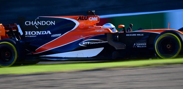 ペナルティで最後列スタートのアロンソは健闘するもポイント圏内にあと一歩届かず１１位、バンドーンは１４位という結果に終わった