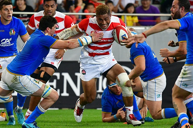 身長189cm、体重112kgの恵まれた体格を生かした突破力が持ち味のマフィ。現在、スーパーラグビーに参加するオーストラリアのレベルズで活躍するNO8は、日本代表でも抜群の存在感を放つ