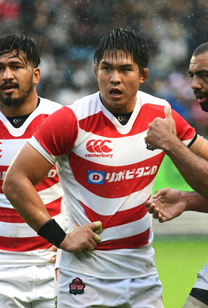 日本代表デビューとなった、2017年11月のオーストラリア戦でトライを挙げた姫野。身長187cm、体重108kgの体格を生かした突破力が魅力の新星だ。