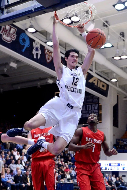 206cmの長身ながらしなやかな身のこなしで、内外角を自在にこなす。守備能力の高さも持ち味。