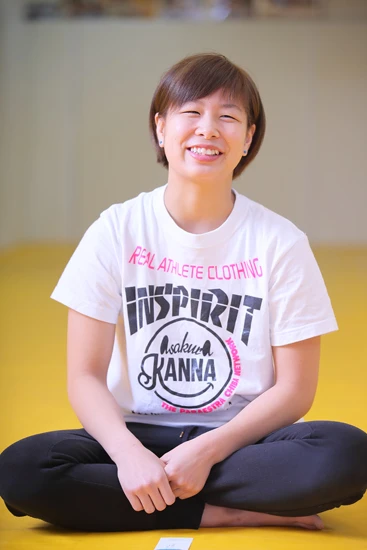 屈託のないチャーミングな笑顔も魅力。男子格闘家の間での人気も高いとか