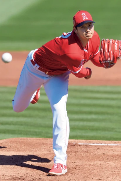 大谷の初登板は1回1/3を2安打2失点(自責点1)。投じた31球の内訳はストレート22、フォーク6、スライダー2、カーブ1。地元紙は「記念品を(外野のファンに)与えるのはうまかったが、ほかはさえなかった」と辛口評価