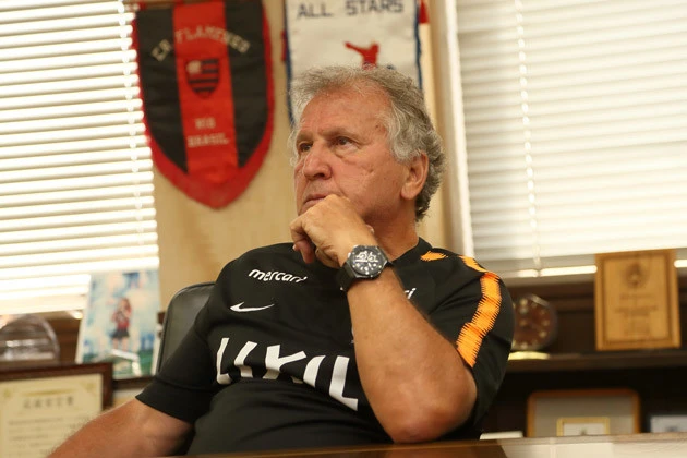 「壁にぶつかって諦めるのではなく、リアクションを取れるメンタルの強さが日本人選手には必要」と語るジーコ