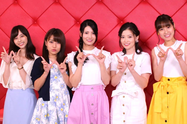 左から山本萩子、河野万里奈、倉持明日香、陽菜えみる、松中みなみ