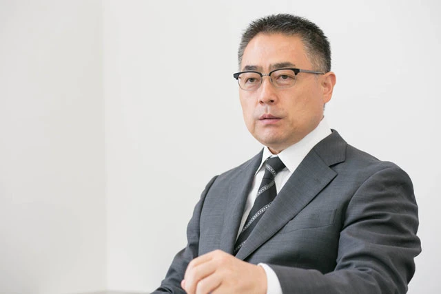 代官山道場が入るビルの一室で行なわれたインタビュー。前半は主に極真会館の「鍛錬の今」について話を聞いた。松井氏からは、後輩たちへの熱い期待の想いが、淀みなく発せられた