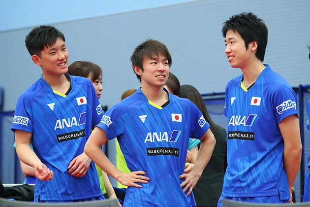 張本(左)が五輪出場を決め、シングルス枠の争いは丹羽(中央)と水谷(右)の一騎打ちに。腰に不安がある水谷が出場しないW杯で、丹羽は一気にそれを近づけたいところだ