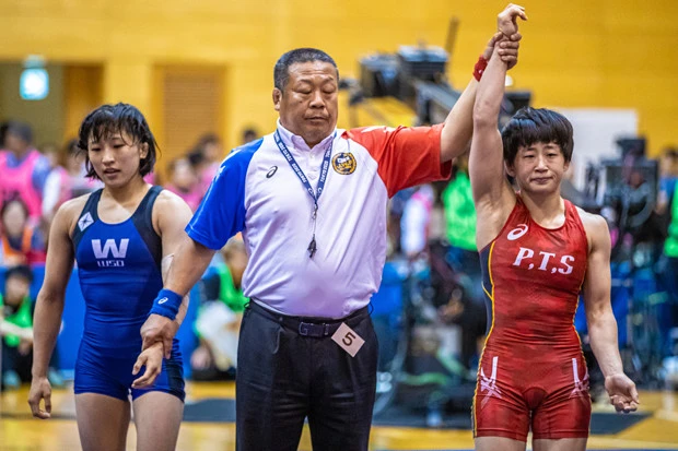 女子50kg級の入江ゆき(右)vs須崎優衣(左)もハイレベルな試合だった