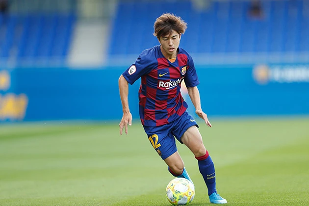 競争が激しいバルセロナＢでアピールを続ける安部。現地時間１１月１３日に行なわれたトップチームのチャリティマッチでは、７５分から途中出場を果たした