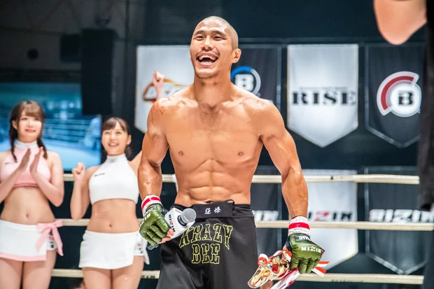 長男のアーセンも同大会で勝利。母子そろっての勝利は初めてのことだった