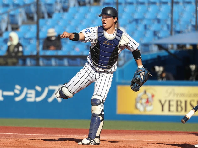 東海大の海野は、二塁送球で1.7秒台を記録するなど、ソフトバンクの甲斐拓也とも比較される強肩の持ち主。今年の春からは4番を任され、打撃面も成長している