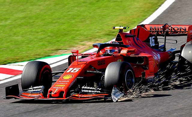 フェルスタッペンとの接触でフロントウィングが損傷したルクレールのマシン(撮影/池之平)