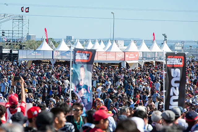 予選・決勝が行なわれた日曜日の鈴鹿は台風一過の快晴に恵まれたが、鉄道の運休や飛行機の欠航、高速道路の通行止めが実施されているところもあり、観客やメディア関係者の中にもサーキットにたどり着けない人が少なからずいた(撮影/樋口)