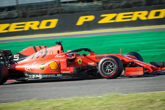 スタートで失敗したベッテルはハミルトンを抑え2位を死守(撮影/樋口)