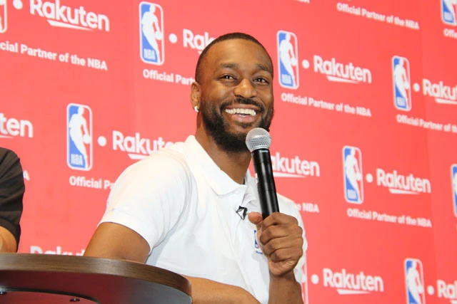 笑顔でシーズンを振り返るケンバ