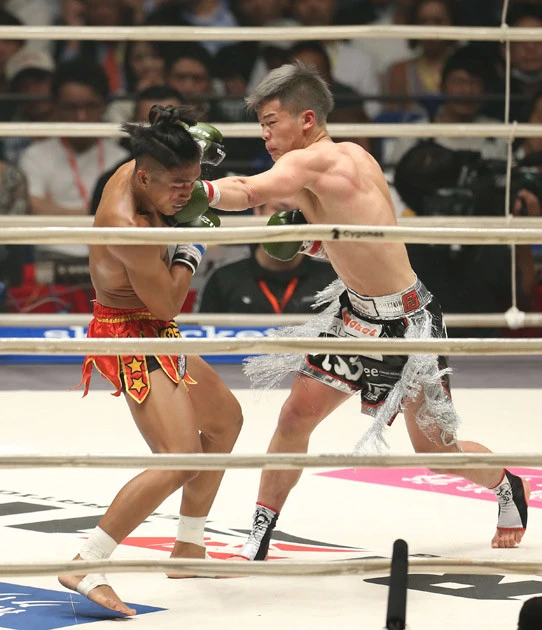 4月21日のRIZIN.15で、那須川(右)はパッキャオ推薦のビアグタン(左)に勝利も、大きな話題にはならず