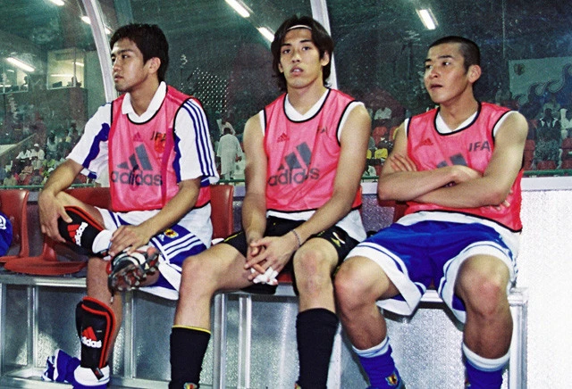 チームへの忠誠心も乏しく、当時の自分は「甘かった」という榎本(中央)