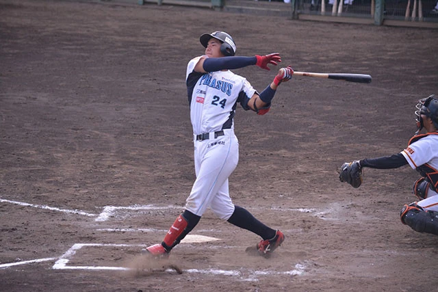 体格に恵まれ、長打が魅力の群馬ダイヤモンドペガサスの速水。入団後に捕手に本格的に挑戦し、２年目からレギュラーを獲得した