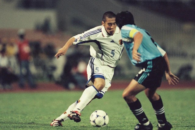 出場機会は少なかったものの、決して腐ることなく、サブメンバーとしてチームをもり立てた加地。その後、Ａ代表入りを果たし、０６年のドイツＷ杯に出場した