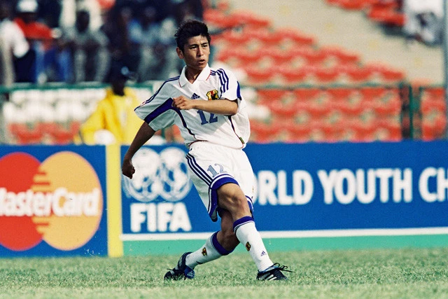 初めてセンターバックを任されるも、攻守に安定したプレーを見せた中田浩二