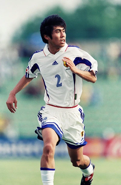 トルシエ監督が志向する「フラット3」の真ん中を任された手島。全7試合に出場し、的確な判断とラインコントロールで守備陣を統率した