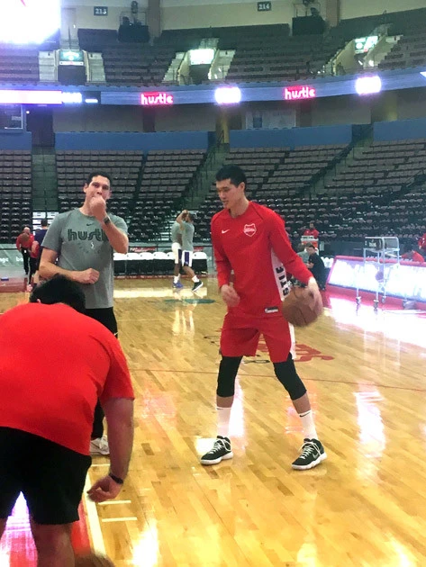 Gリーグのチームで練習を行なう渡邊。評価が高いディフェンス面だけでなく、32得点を記録する試合もあるなど、オフェンス面での存在感も増している