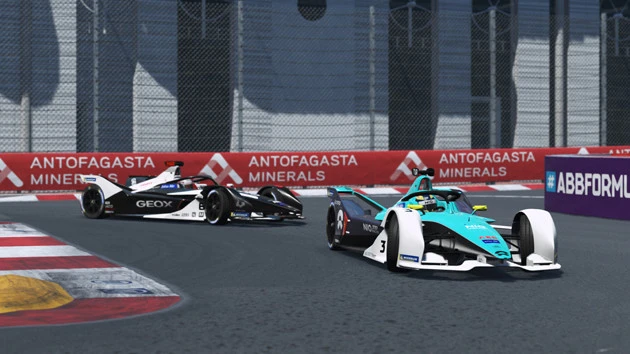 放送されるレースの様子もリアルだ