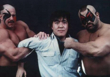 若き日の著者とロード・ウォリアーズ(1987年撮影)